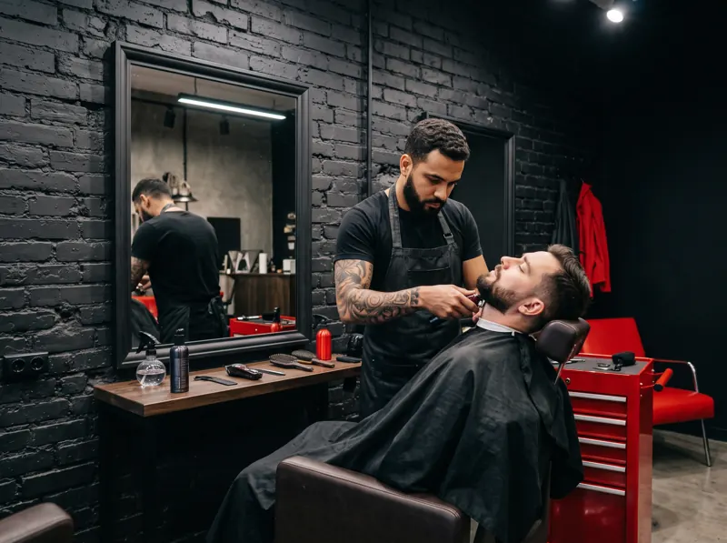 Barba sendo feita no Studio Fio